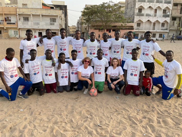 MAPOMA dona 230 kilos de material deportivo y escolar a la Escuela ‘Vicente del Bosque’ en Senegal